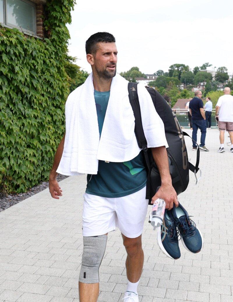 Djokovic knee